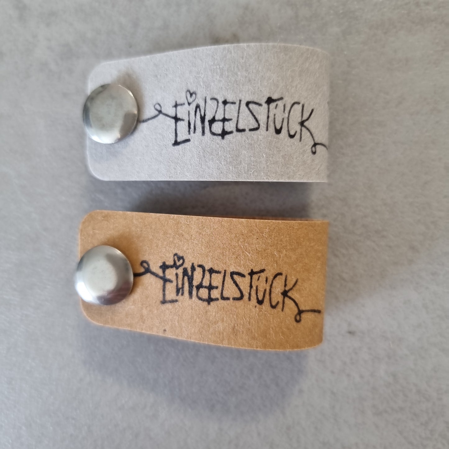 Etikett Label "Einzelstück" mit Schraube