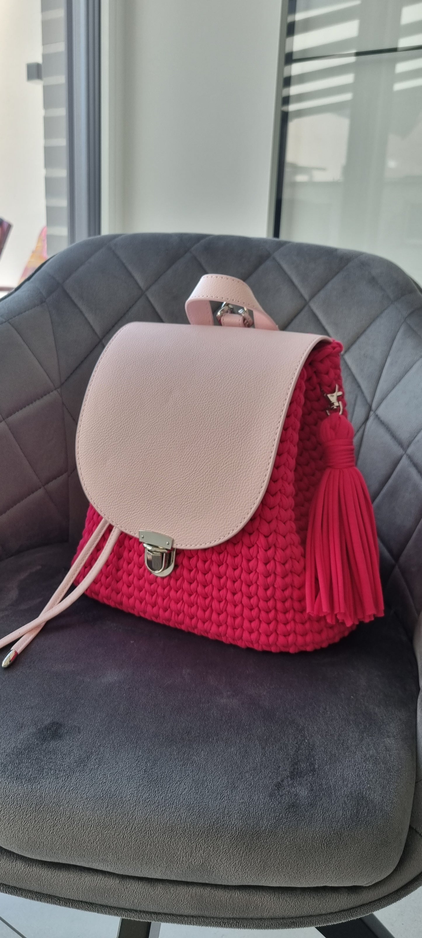 Handgemachter kleiner Rucksack mit veganem Leder