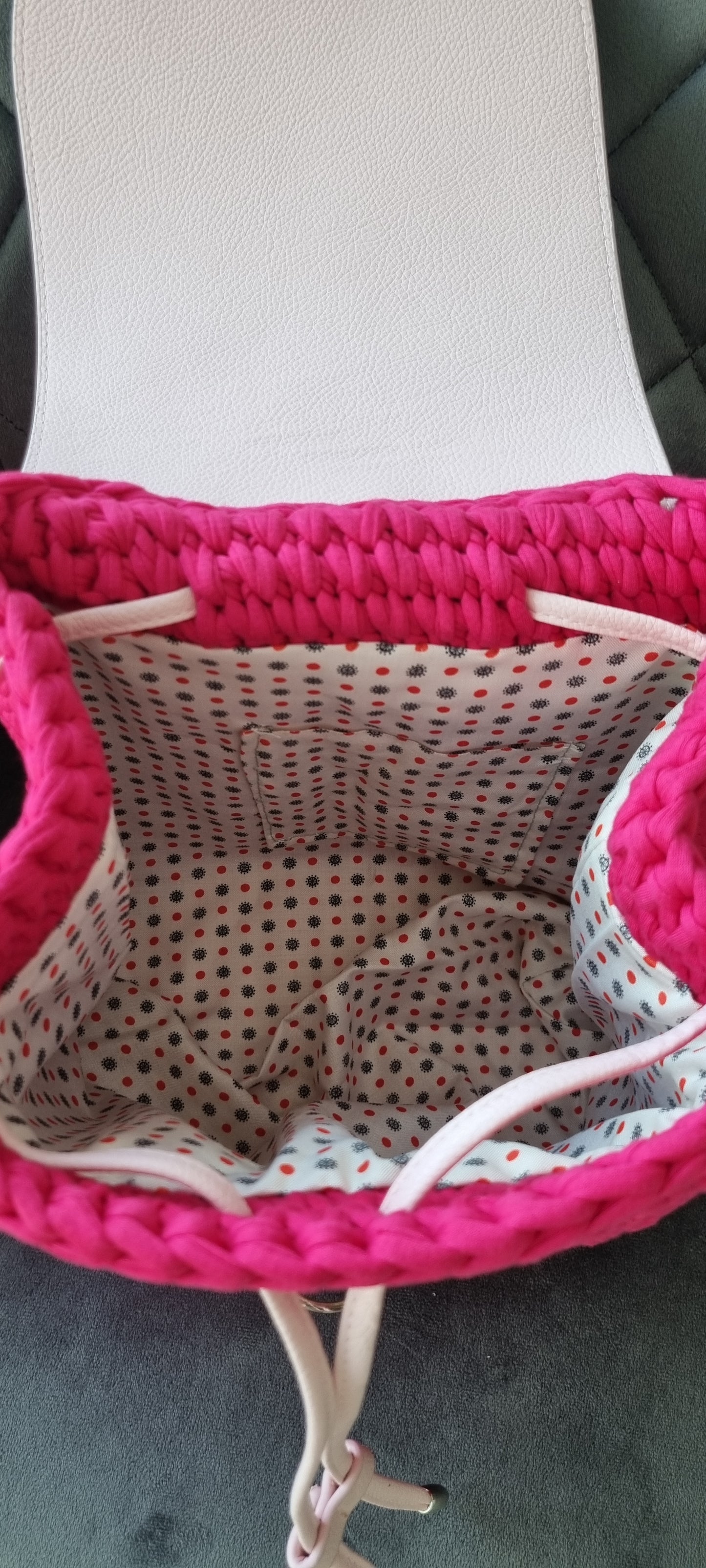 Handgemachter kleiner Rucksack mit veganem Leder