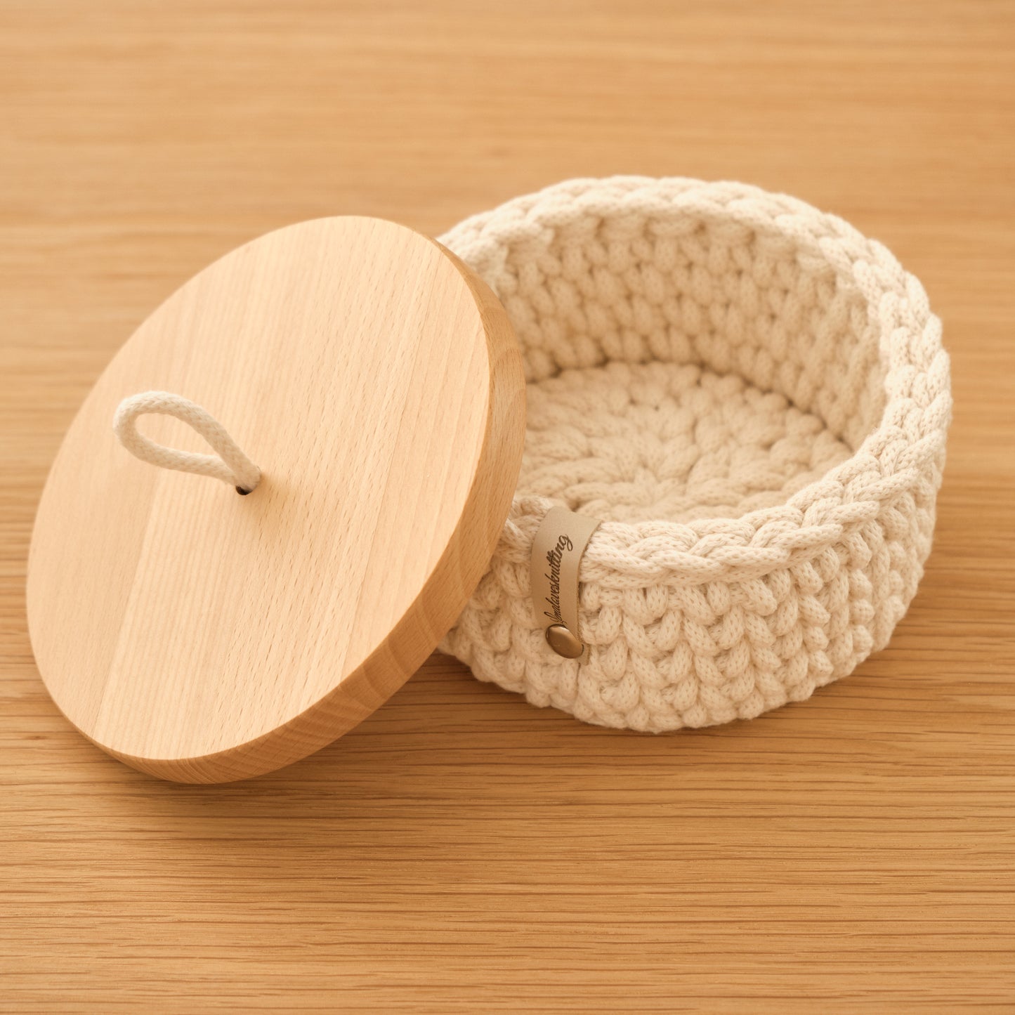 Aufbwahrungskorb mit Holzdeckel