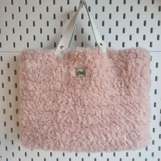 Cómodo bolso de mano de piel sintética