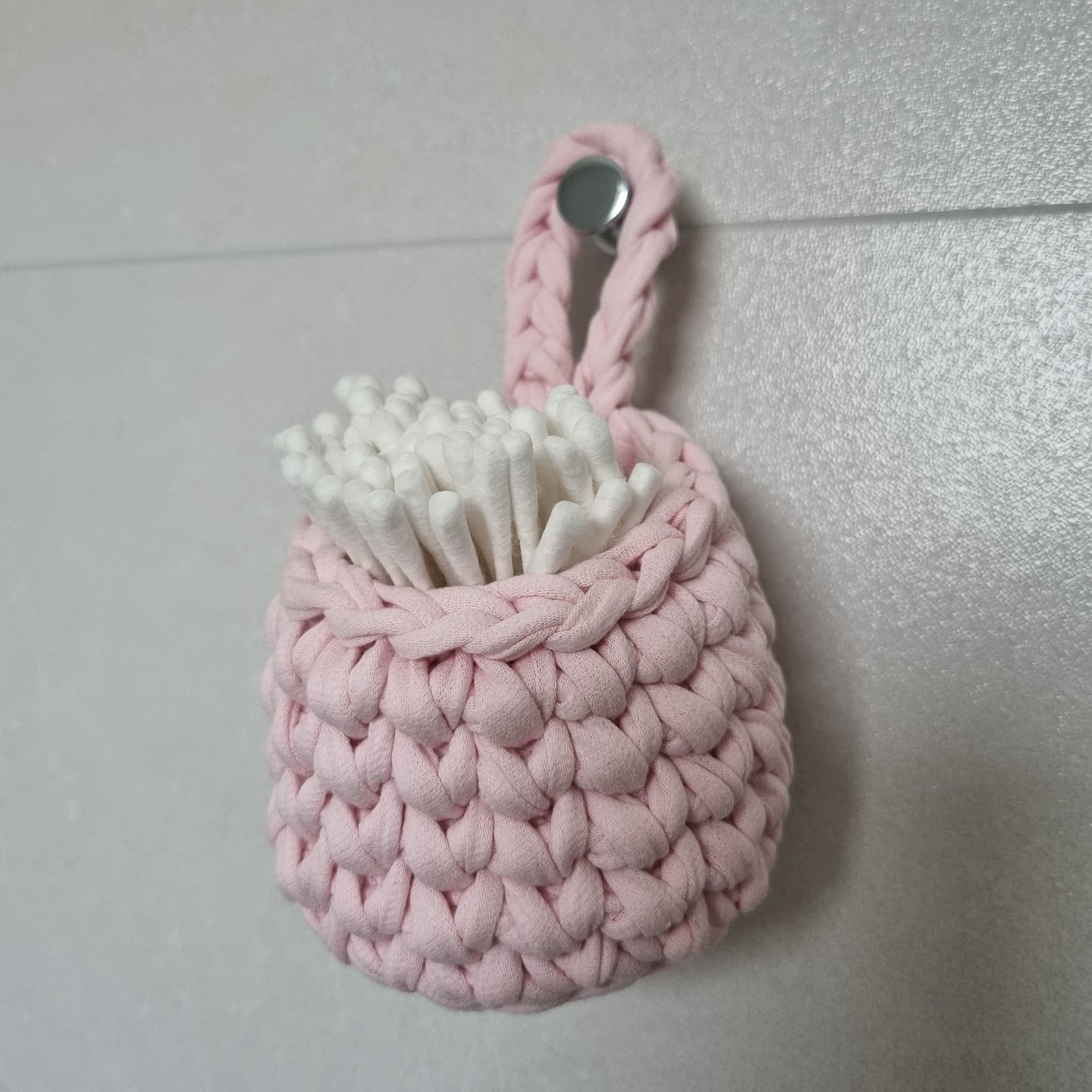 Kleines Hängekörbchen gehäkelt aus recycelten Baumwolle