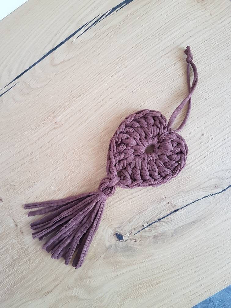 Gehäkeltes Herzchen mit Quaste Wanddekoration Anhänger Boho Herz Babyzimmer Wallhanging