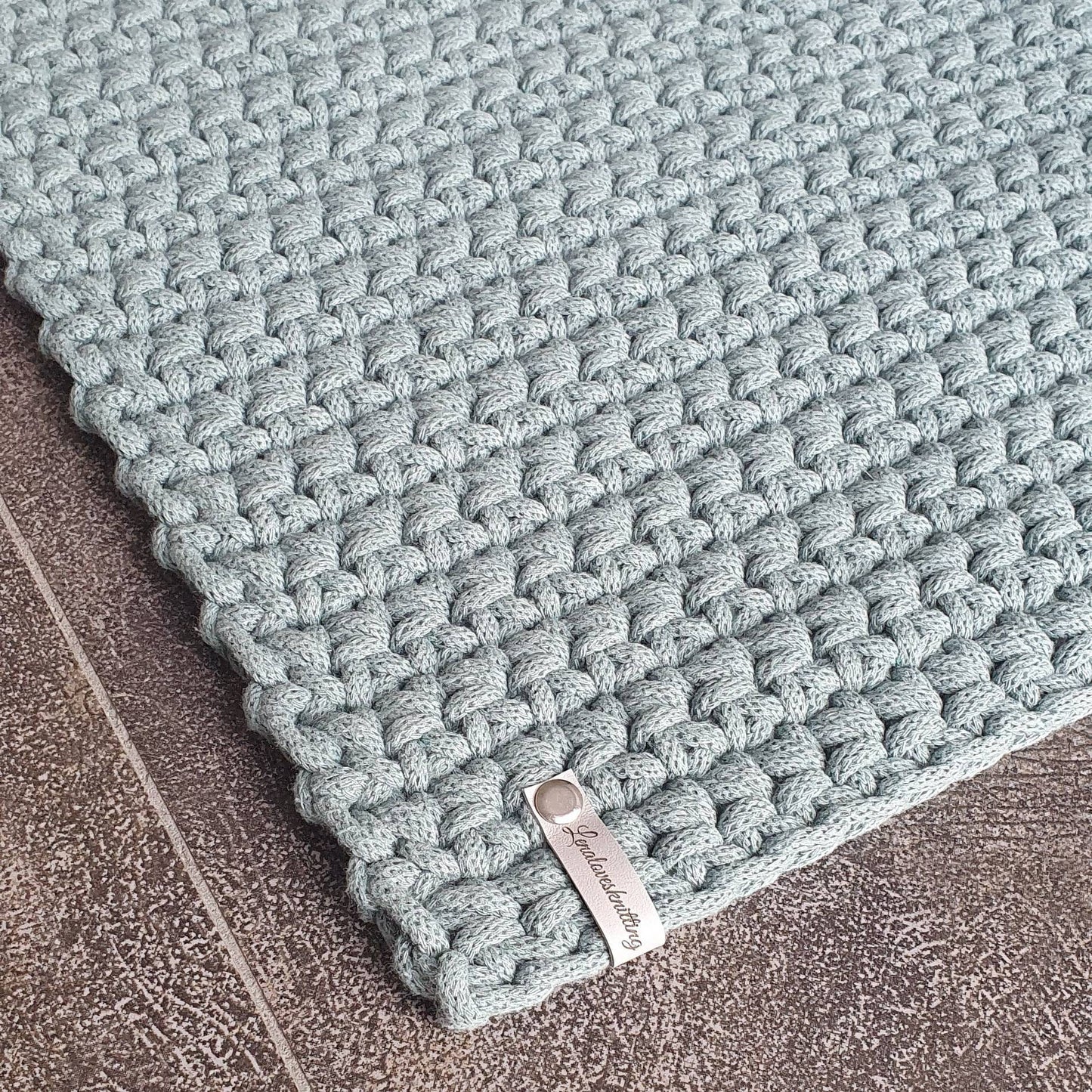 Gehäkelter Teppich aus 100% recycelter Baumwolle