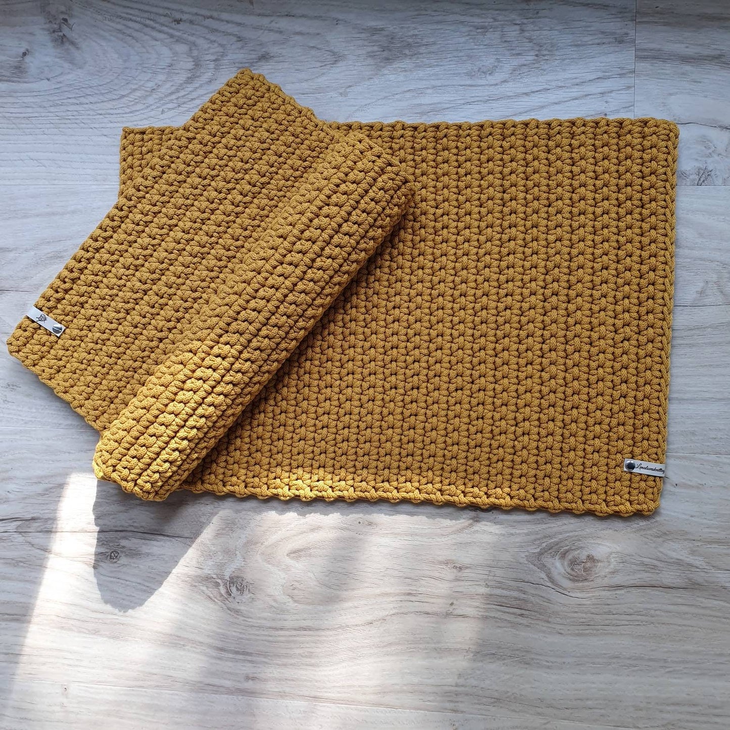 Gehäkelter Teppich aus 100% recycelter Baumwolle