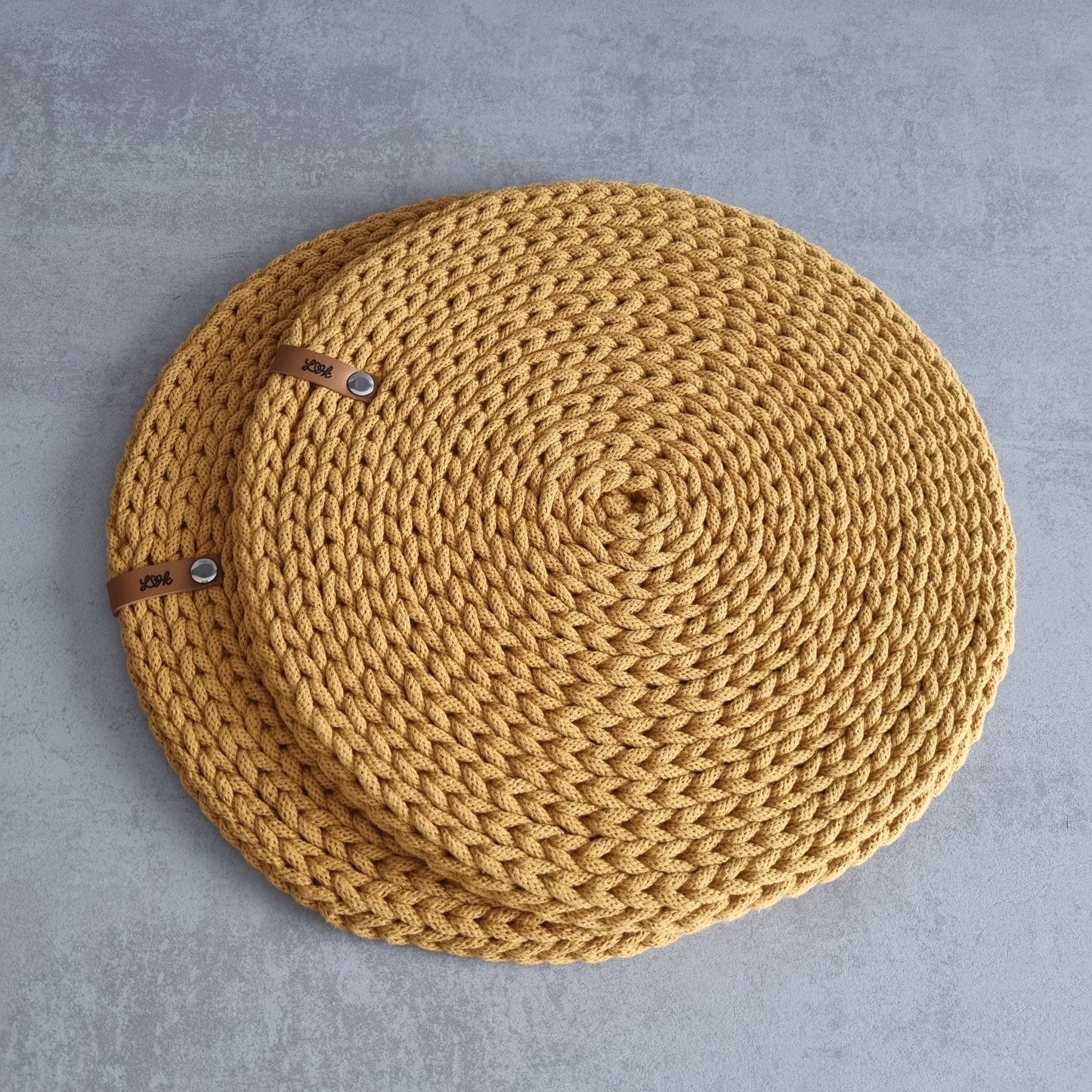 Platzsets Tischsets rund gehäkelt aus recycling-Baumwolle