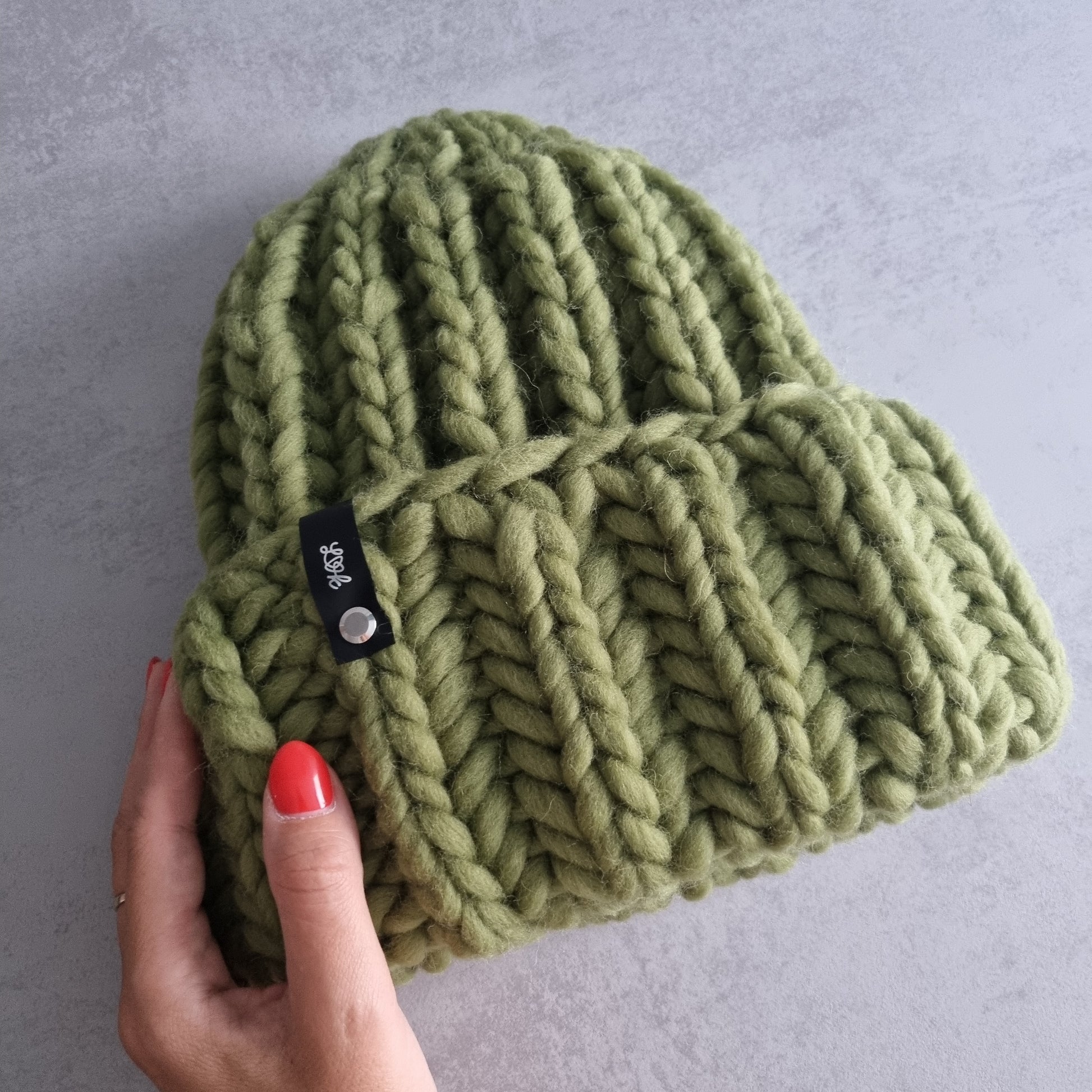 Hand-knitted beanie made of extra thick wool lenalovesknitting –