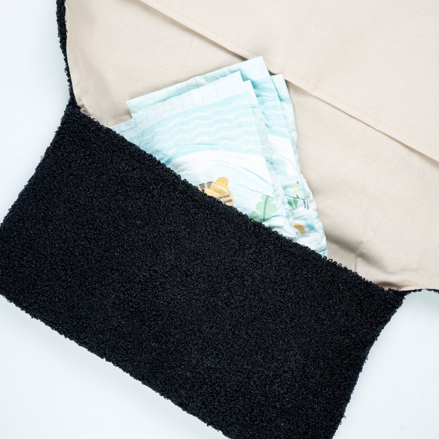 Wickelunterlage Teddystoff Bouclé – praktische Windeltasche für unterwegs