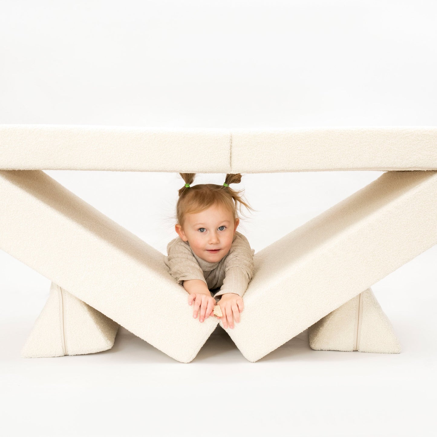 Spielsofa Teddystoff Bouclé – Kreativer Spielspaß & Gemütlichkeit