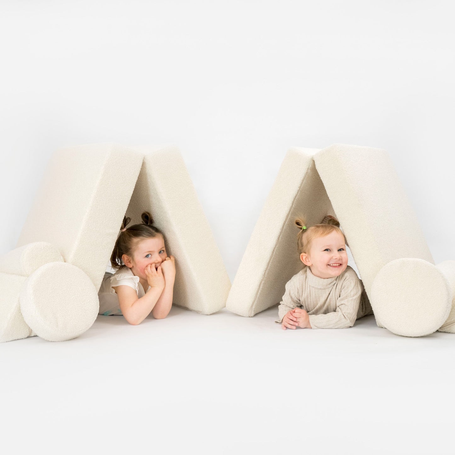 Spielsofa Teddystoff Bouclé – Kreativer Spielspaß & Gemütlichkeit