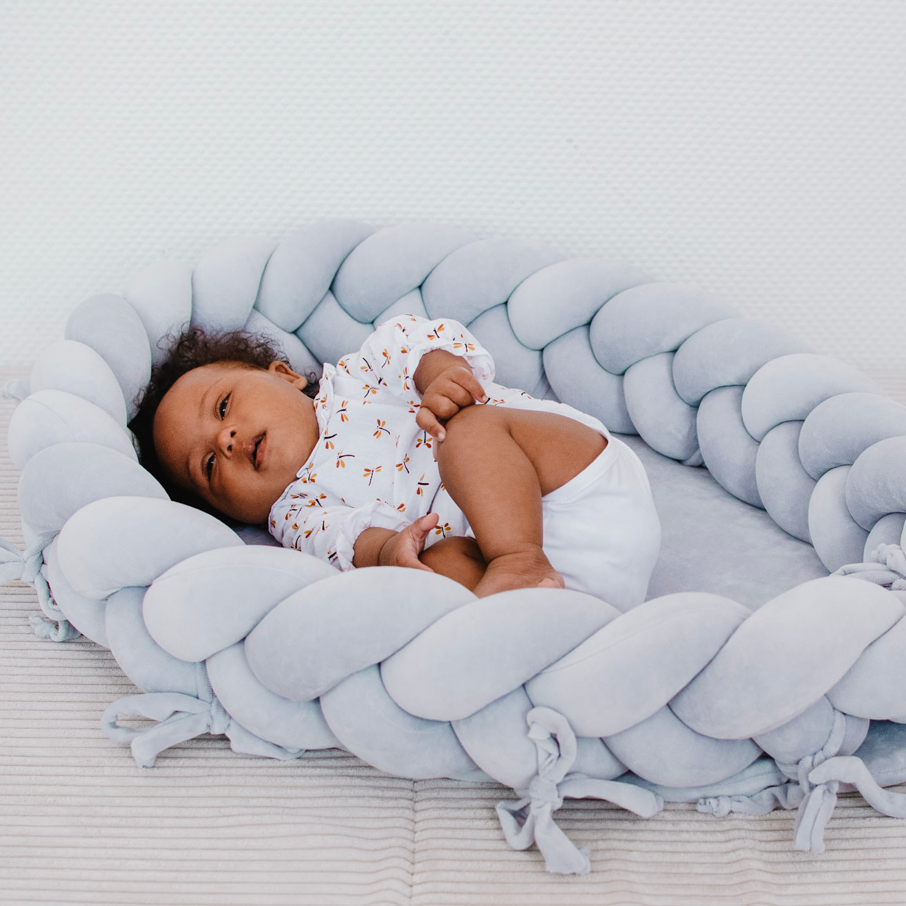 Babynestchen 2-in-1 – Kuscheliger Baby-Kokon & Bettumrandung