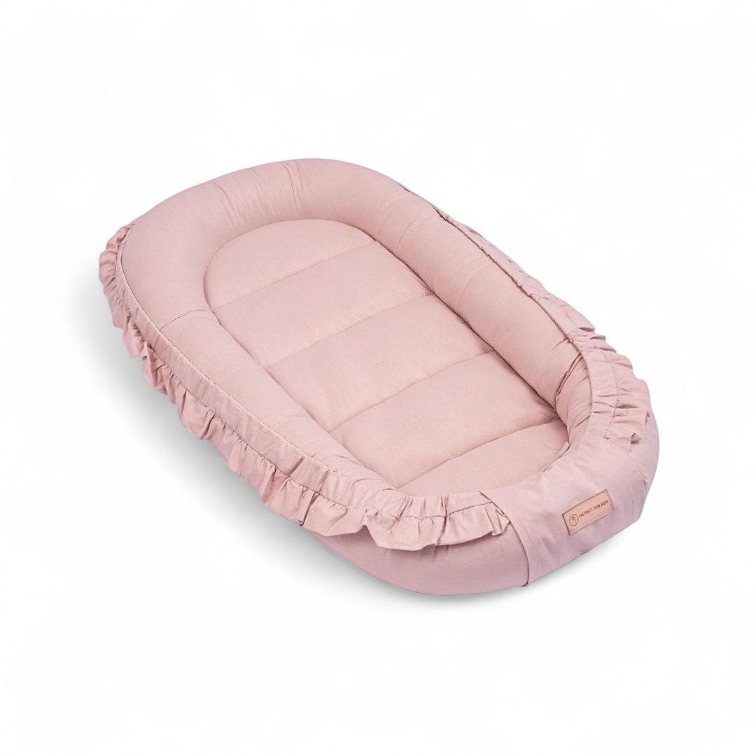 Babynestchen Baumwolle Rüschen – Verspielter mitwachsender Baby-Kokon