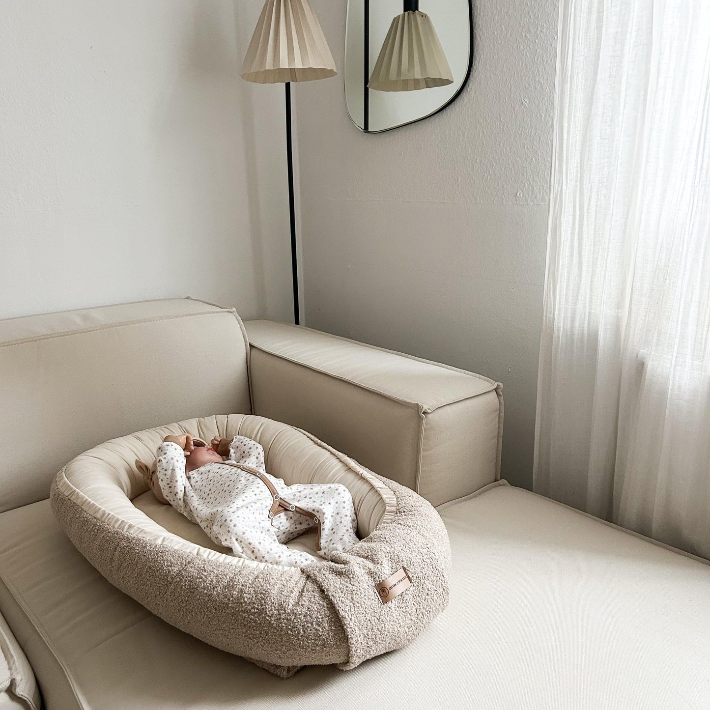 Babynestchen Teddystoff-Bouclé – mitwachsender Baby-Kokon