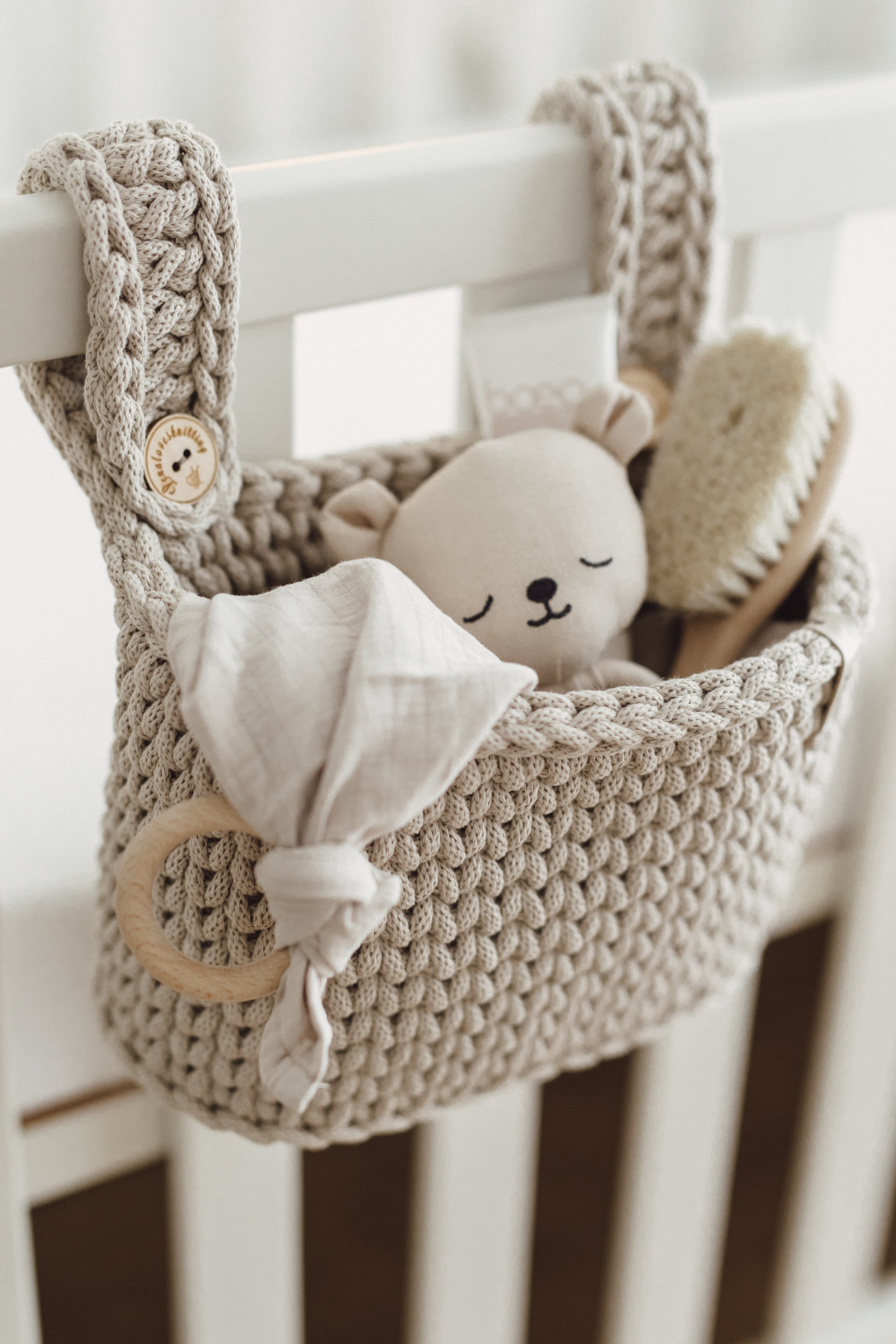 Hanging basket for the baby bed