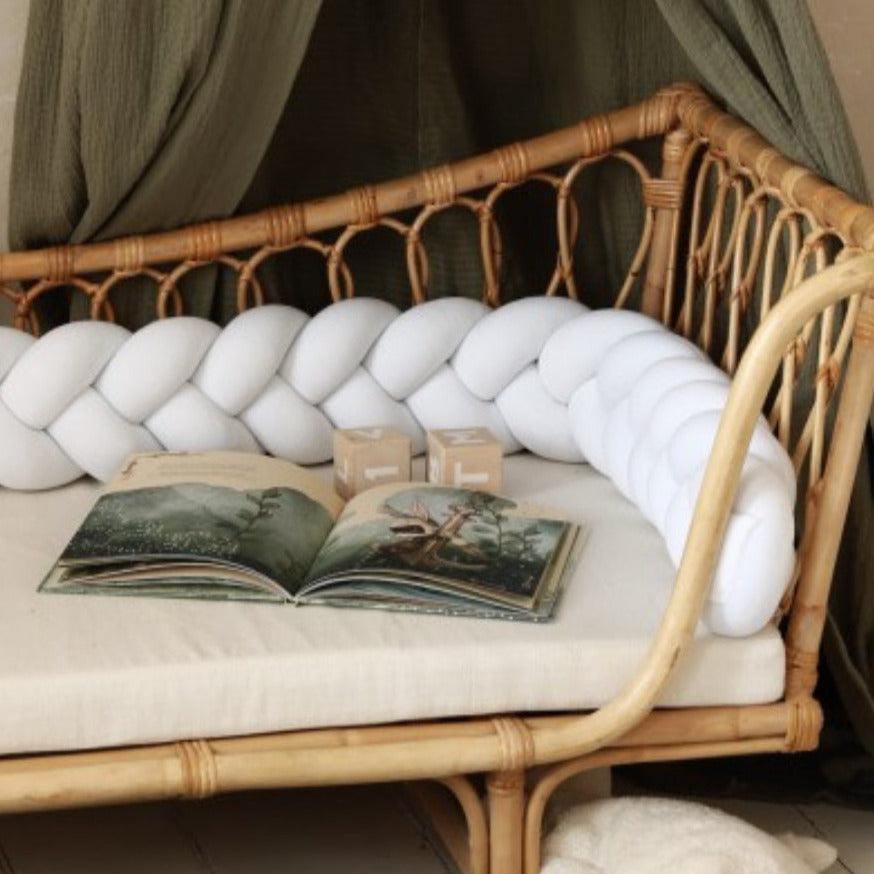 Bettschlange geflochten Velours – Bettumrandung für Schutz, Geborgenheit & Komfort