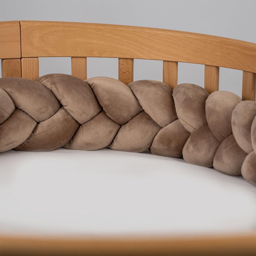 Bettschlange geflochten Velours – Bettumrandung für Schutz, Geborgenheit & Komfort