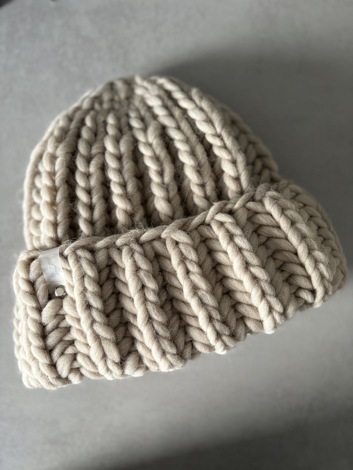 Handgestrickte Mütze aus extradicker Wolle