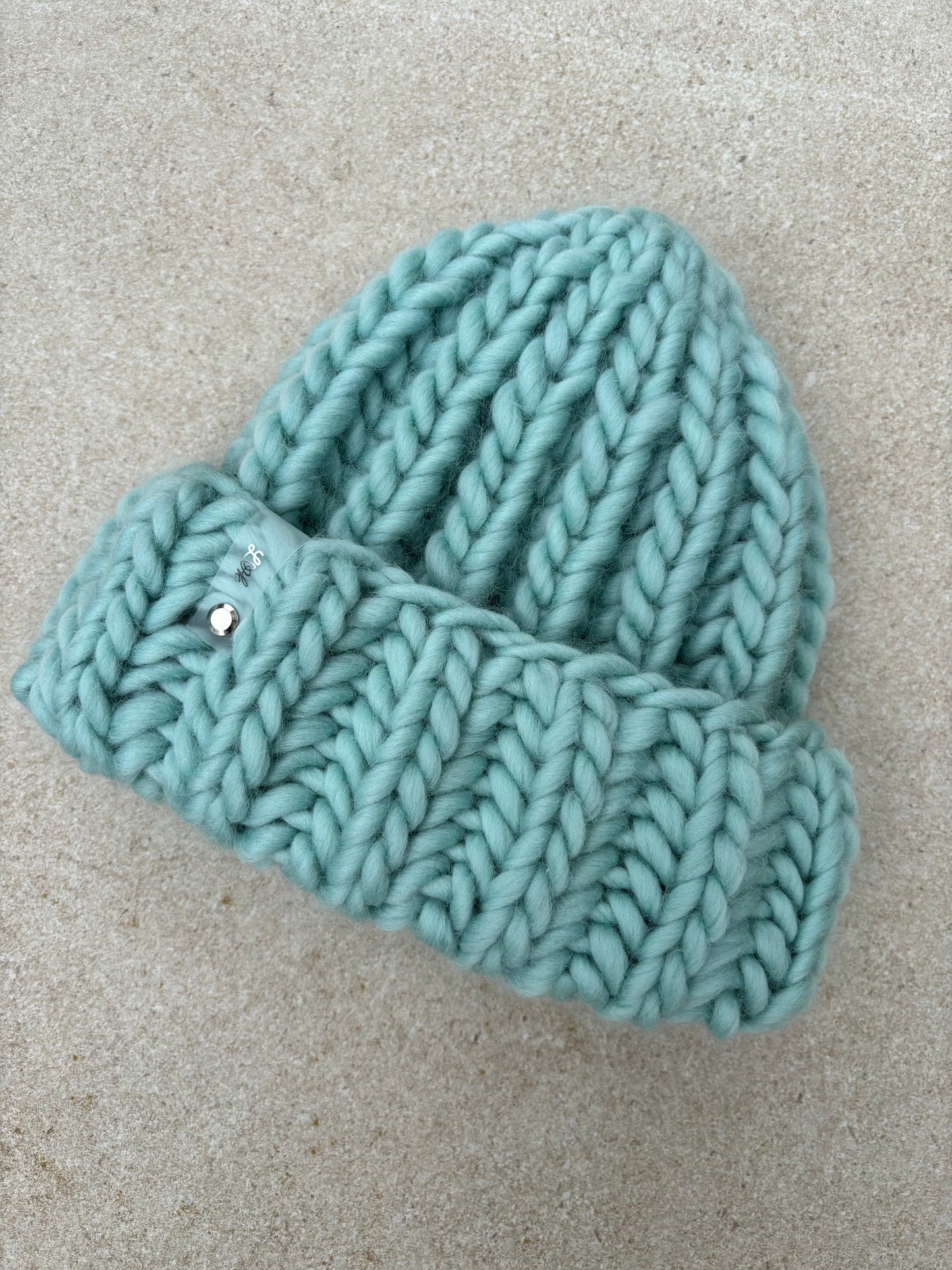 Hand-knitted beanie made of extra thick wool