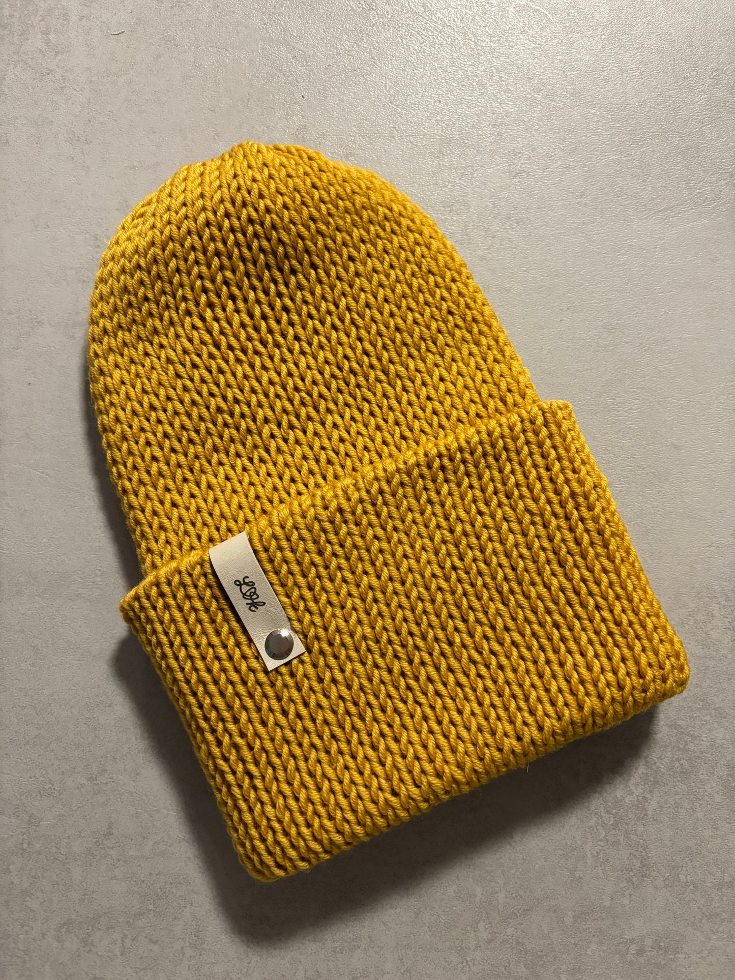 Hand-knitted hat made from 100% merino wool in many colours
