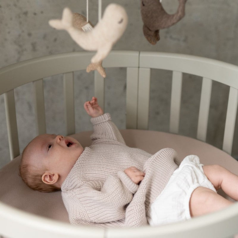 Babybett 7-in-1 – Ein Bett für viele Jahre - mitwachsend | Ovale Form