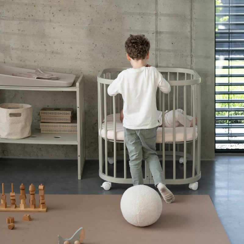 Babybett 7-in-1 – Ein Bett für viele Jahre - mitwachsend | Quadratische Form