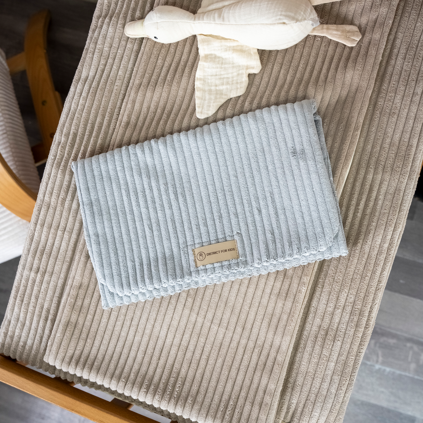 Wickelunterlage Cord – kompakte Windeltasche für unterwegs