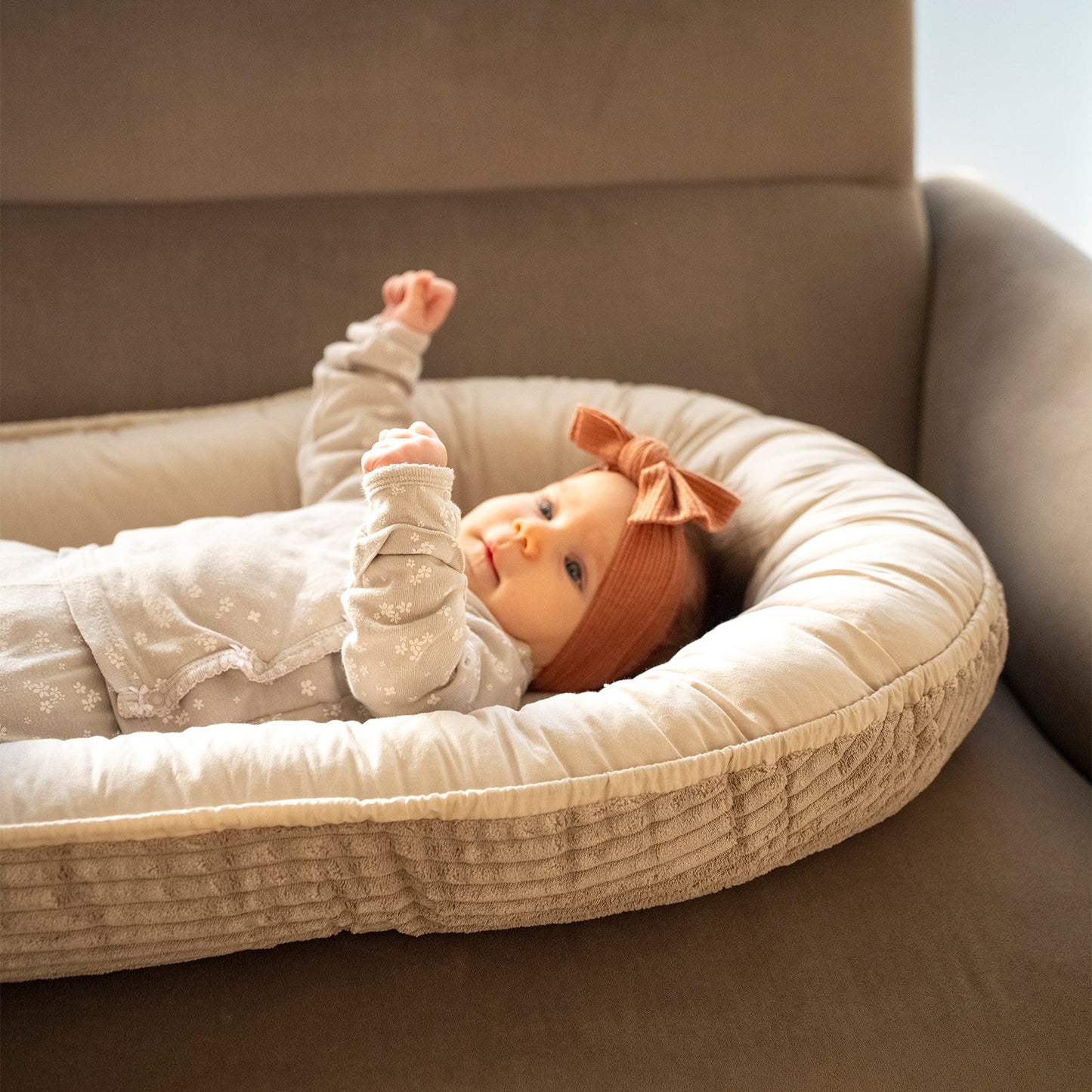 Babynestchen Cord  – Mitwachsender weicher Baby-Kokon