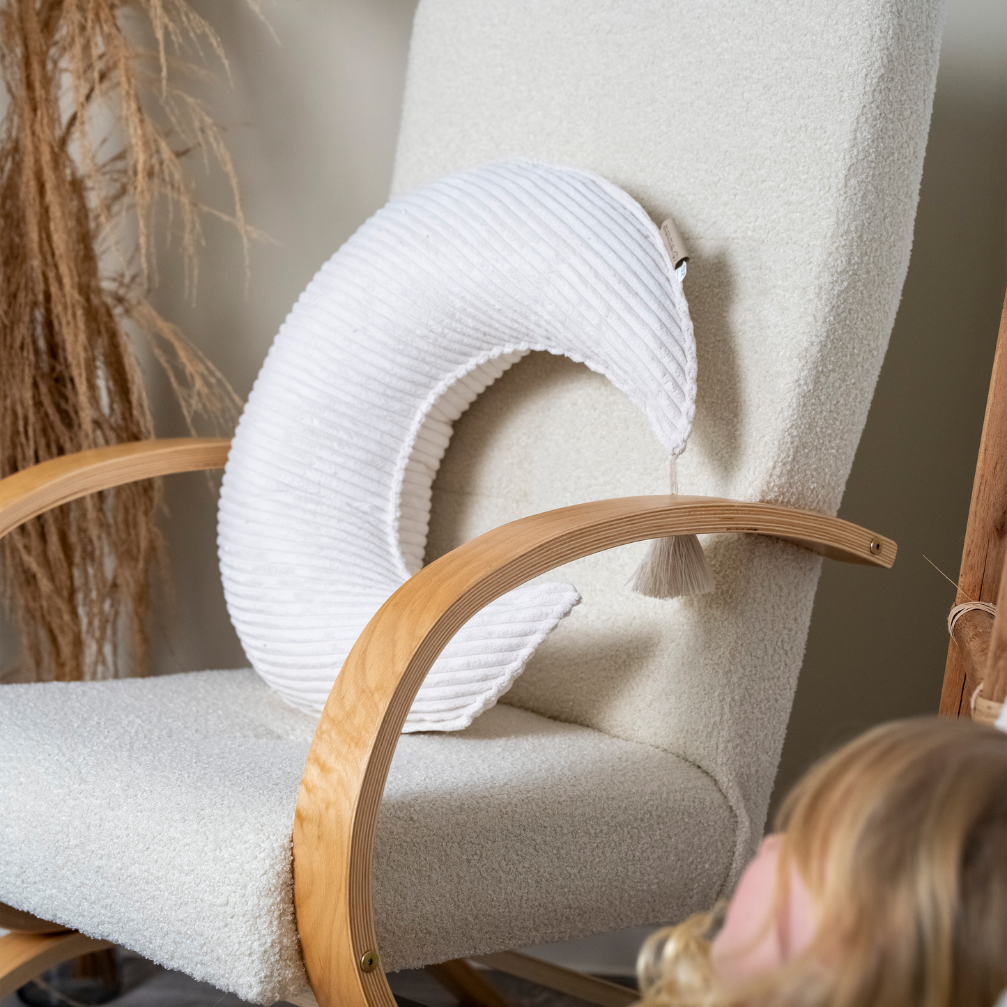 Stillkissen Halbmond Cord – Komfort, Unterstützung & stilvolle Optik