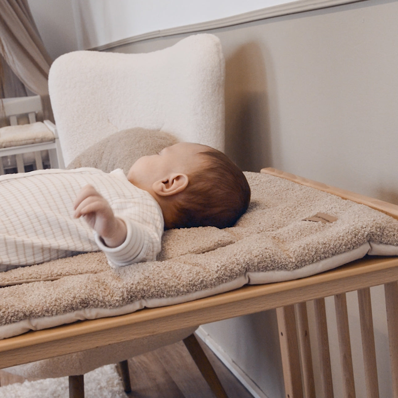 Wickelauflage Teddy Bouclé mit Unterlage – natürlich & kuschelig für dein Baby