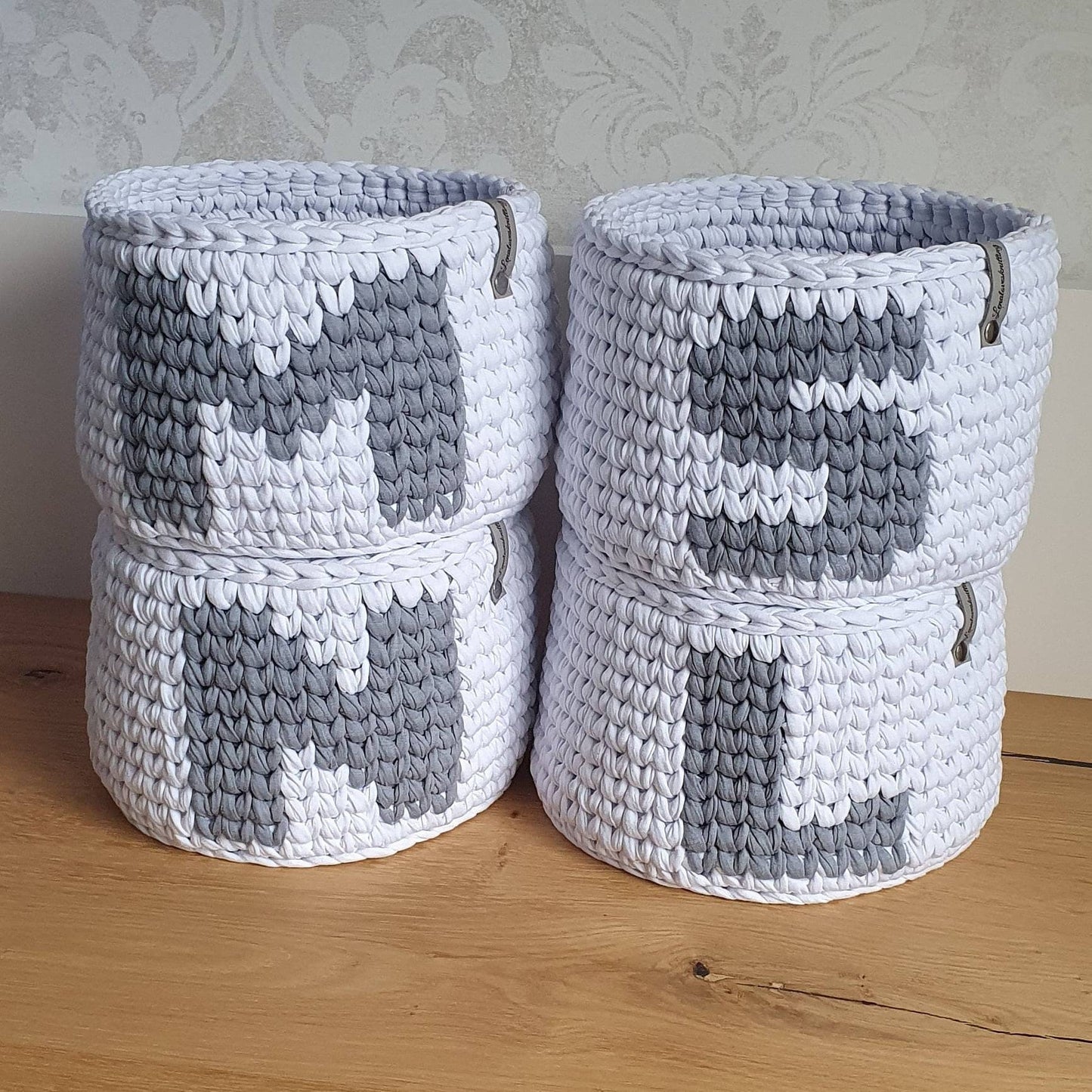 Gehäkeltes Körbchen auf Wunsch mit Griffen Personalisierbar Geschenk zur Geburt Babyparty