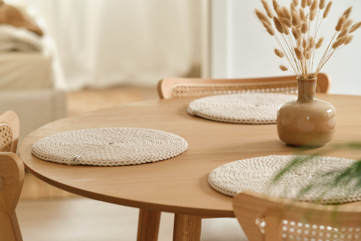 Platzsets Tischsets rund gehäkelt aus recycling-Baumwolle – lenalovesknitting