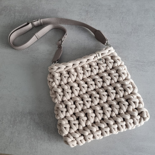 Bag roughly crocheted