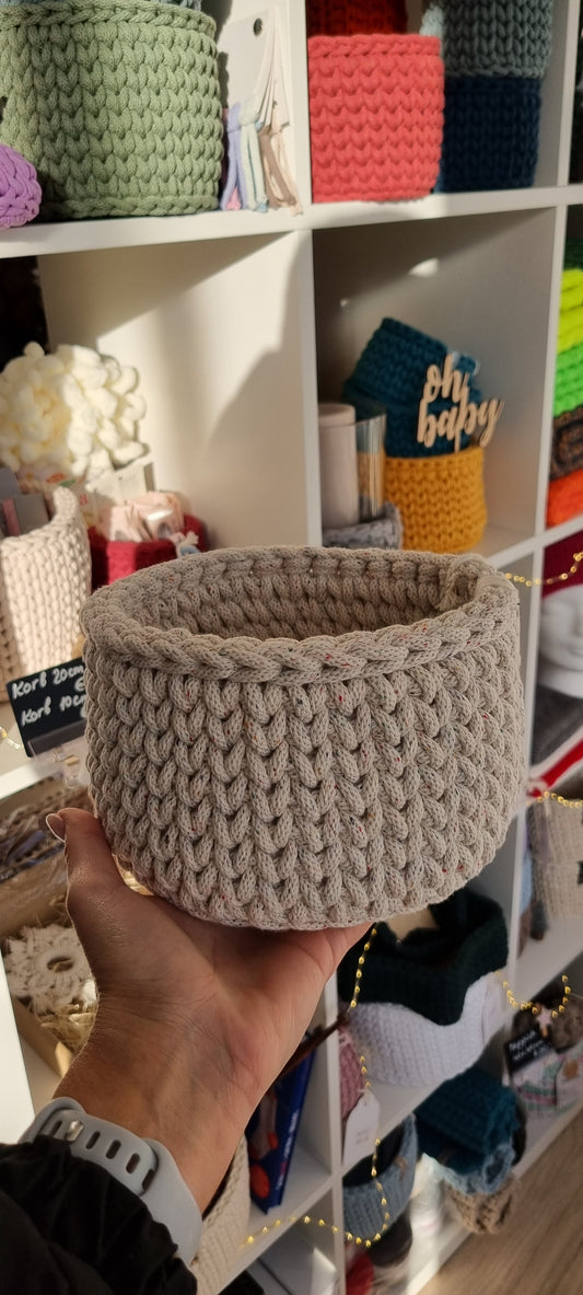 Crochet basket 15cm bottom diameter