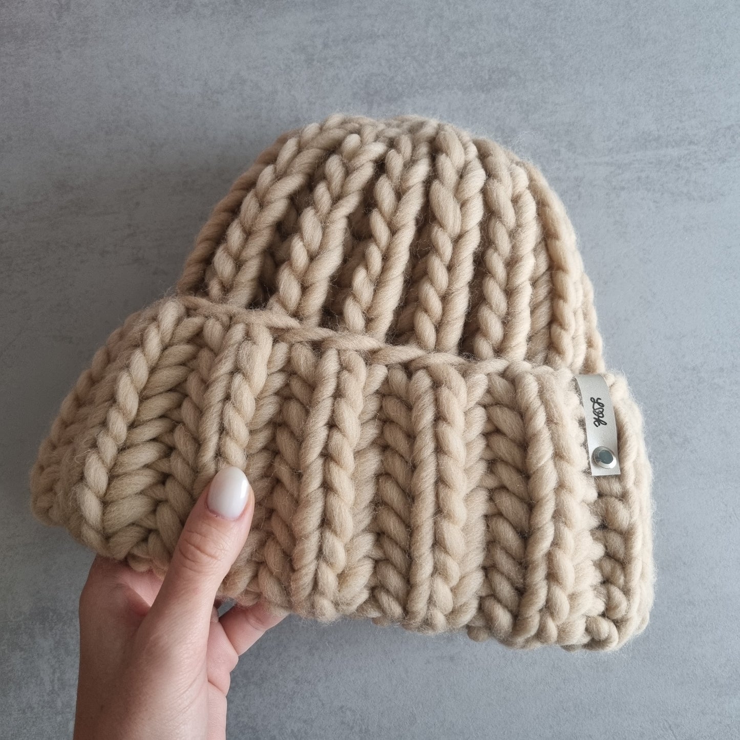 Handgestrickte Mütze aus extradicker Wolle