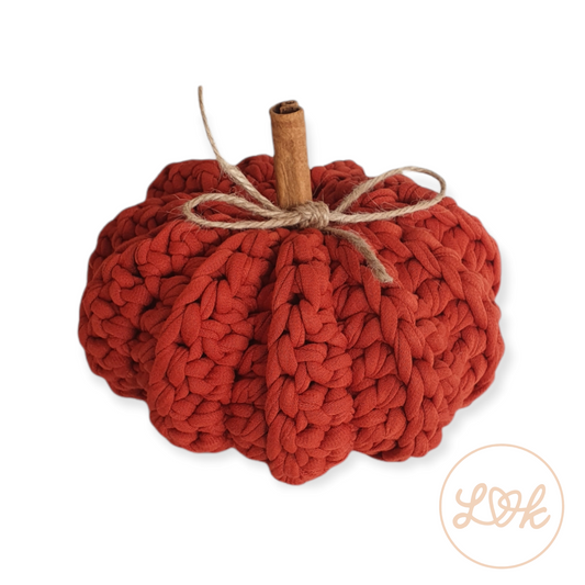 Decorative pumpkin crocheted from 100% recycled cotton with natural cinnamon sticks