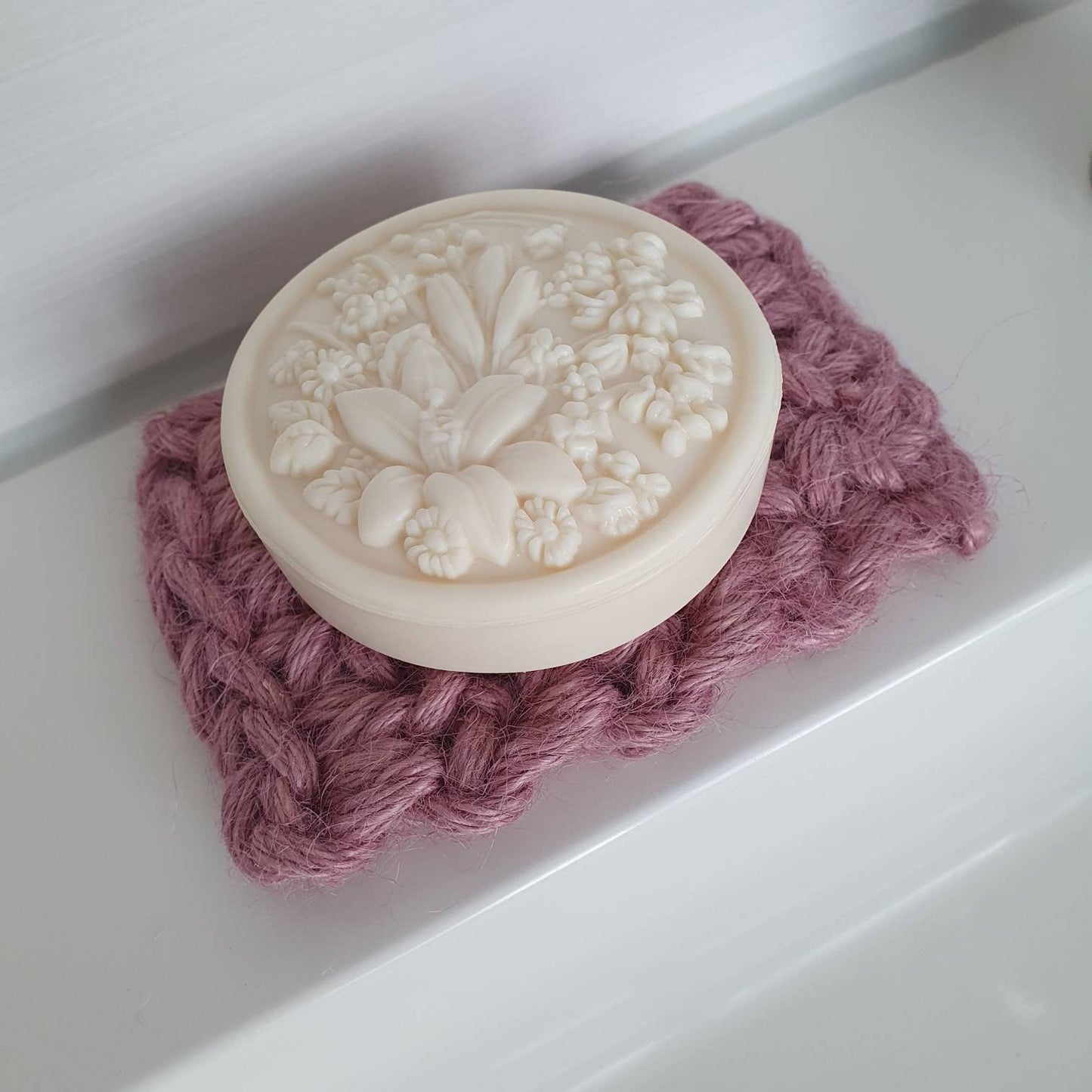 Soap base crocheted from 100% natural jute, robust durable and plastic-free