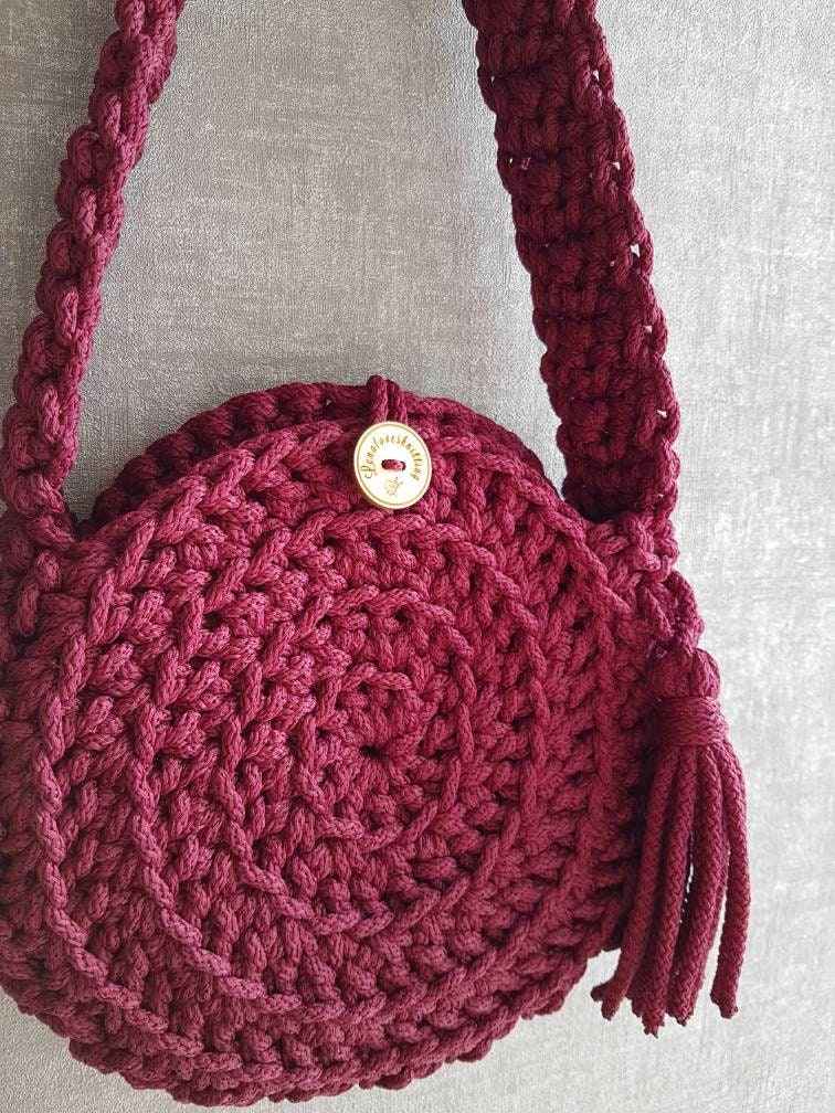 Crochet bag pattern free: the Everyday bag post- MirrymasCrafts