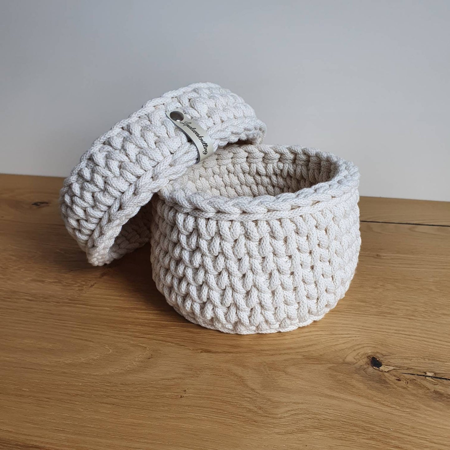 Storage basket crocheted with lid XS